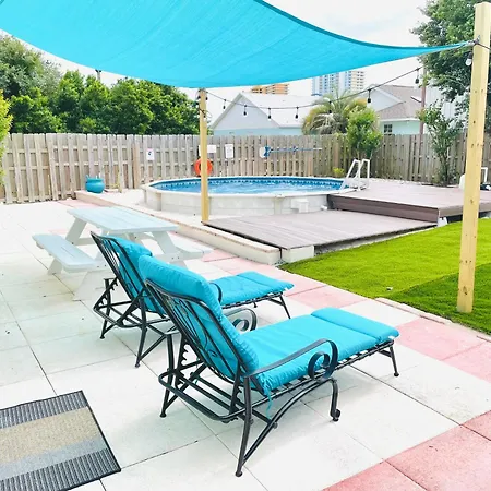 Sea Salt Vacation Home, Private Pool - Walk To Beach